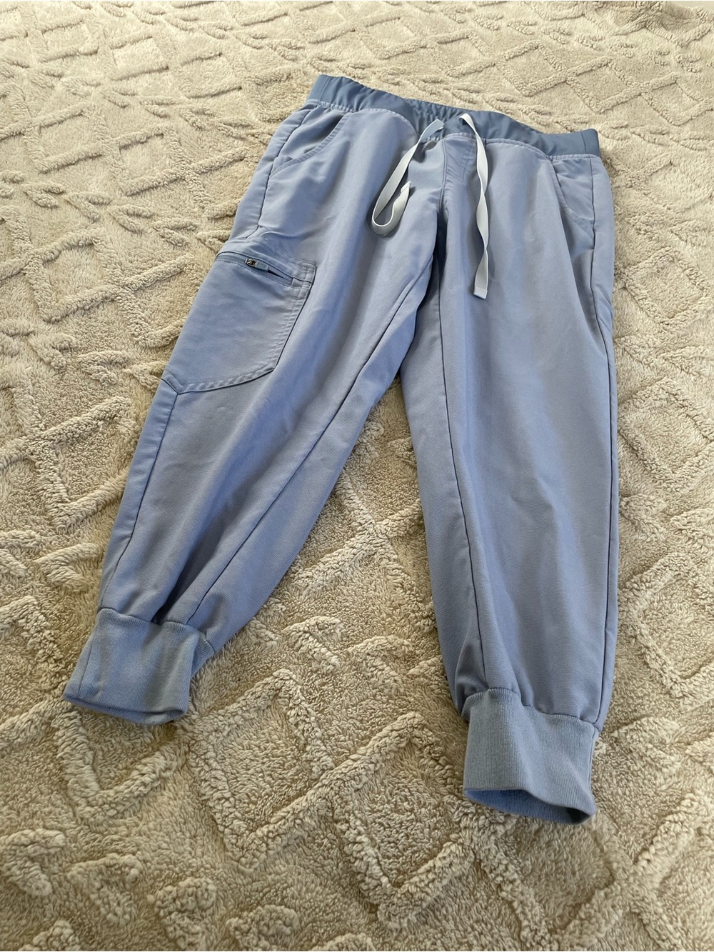 Figs Light Blue Jogger Scrub Pants Size Small 
Plz review length~~~ Medical